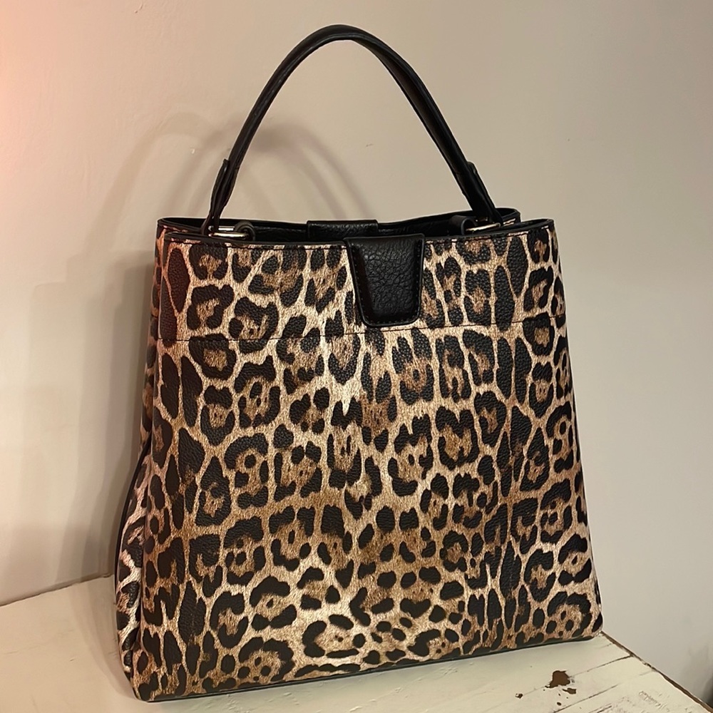 Jen & Co Leopard Print handbag used 1 time shoulder strap